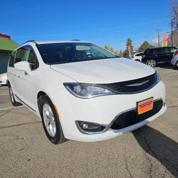 2017 Chrysler Pacifica Touring-L Plus
