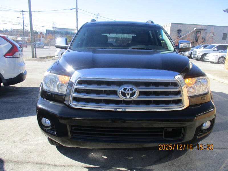 2013 Toyota Sequoia Platinum's photo