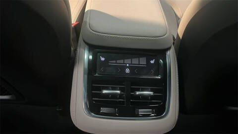 2025 Volvo XC90 B6 Plus Bright Theme 7P