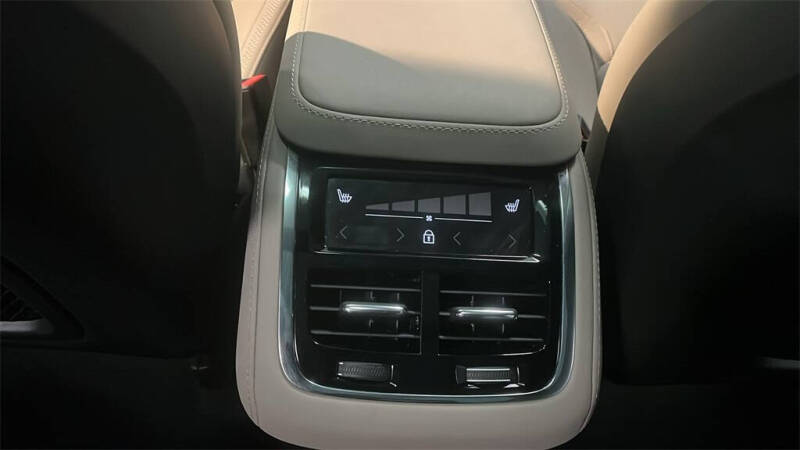 2025 Volvo XC90 B6 Plus Bright Theme 7P