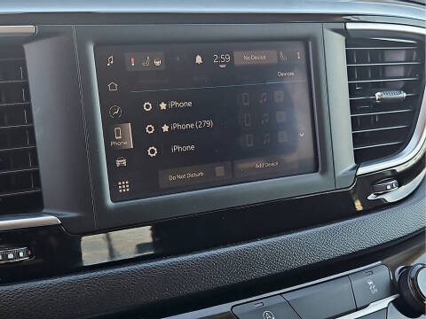 2022 Chrysler Voyager LX