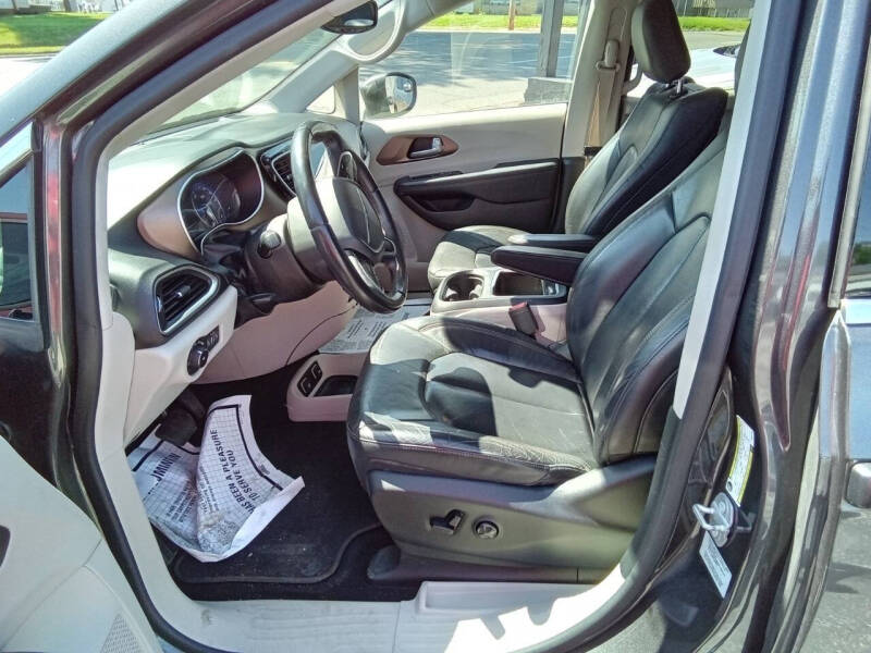 2017 Chrysler Pacifica Touring-L Plus