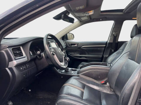 2017 Toyota Highlander SE