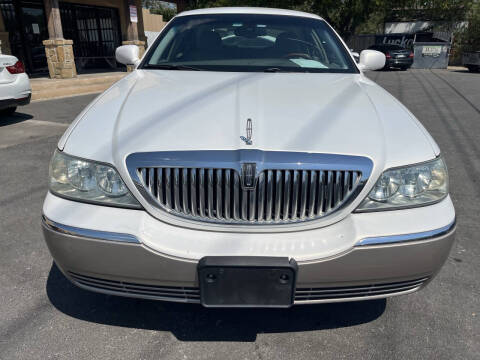 2003 Lincoln Town Car Signature