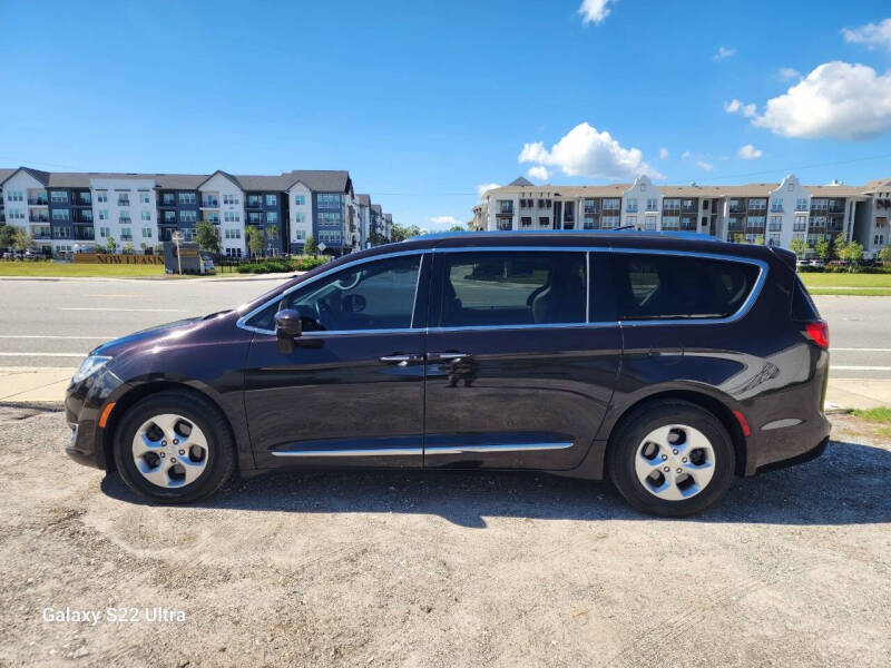 2017 Chrysler Pacifica Touring-L Plus