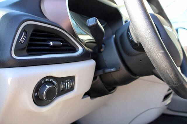 2021 Chrysler Voyager LXi