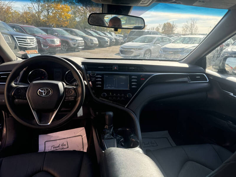 2018 Toyota Camry LE photo 12