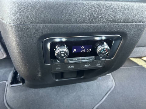 2025 GMC Yukon Elevation