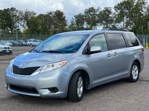 2016 Toyota Sienna for sale at DIRECT AUTO SALES in Maple Grove MN
