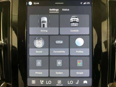 2025 Volvo XC60 B5 Core Dark Theme