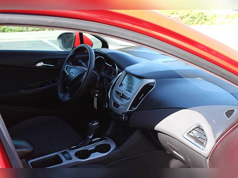 2018 Chevrolet Cruze LS Auto