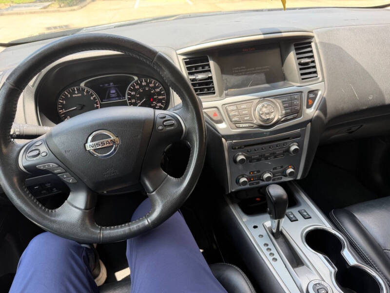2017 Nissan Pathfinder SL
