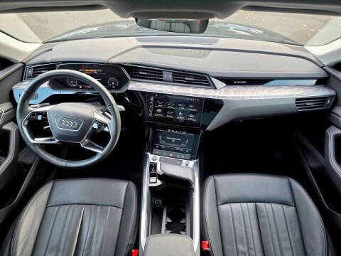 2022 Audi e-tron quattro Premium