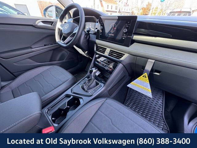 2025 Volkswagen Taos SE Black