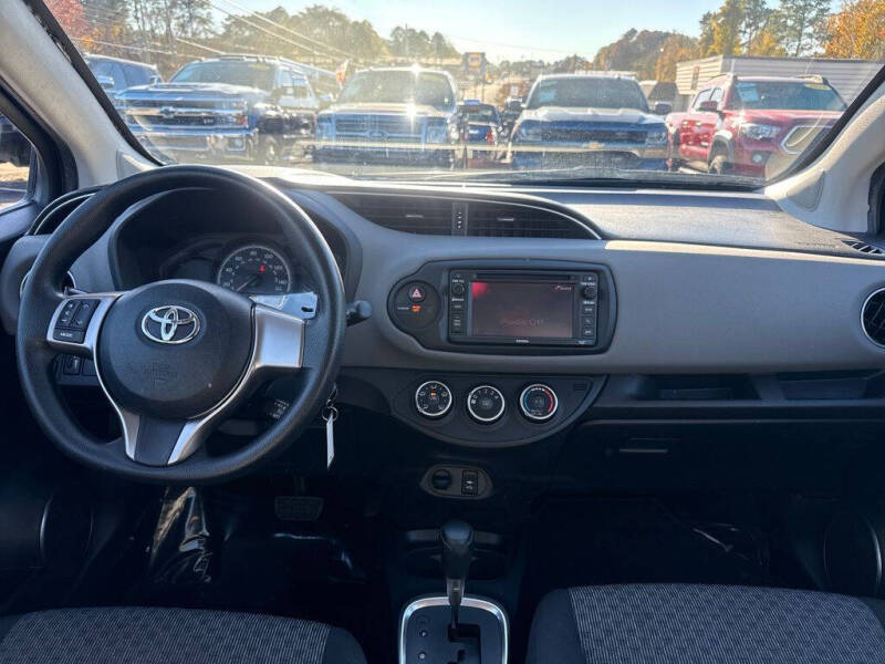 2016 Toyota Yaris 3-Door LE