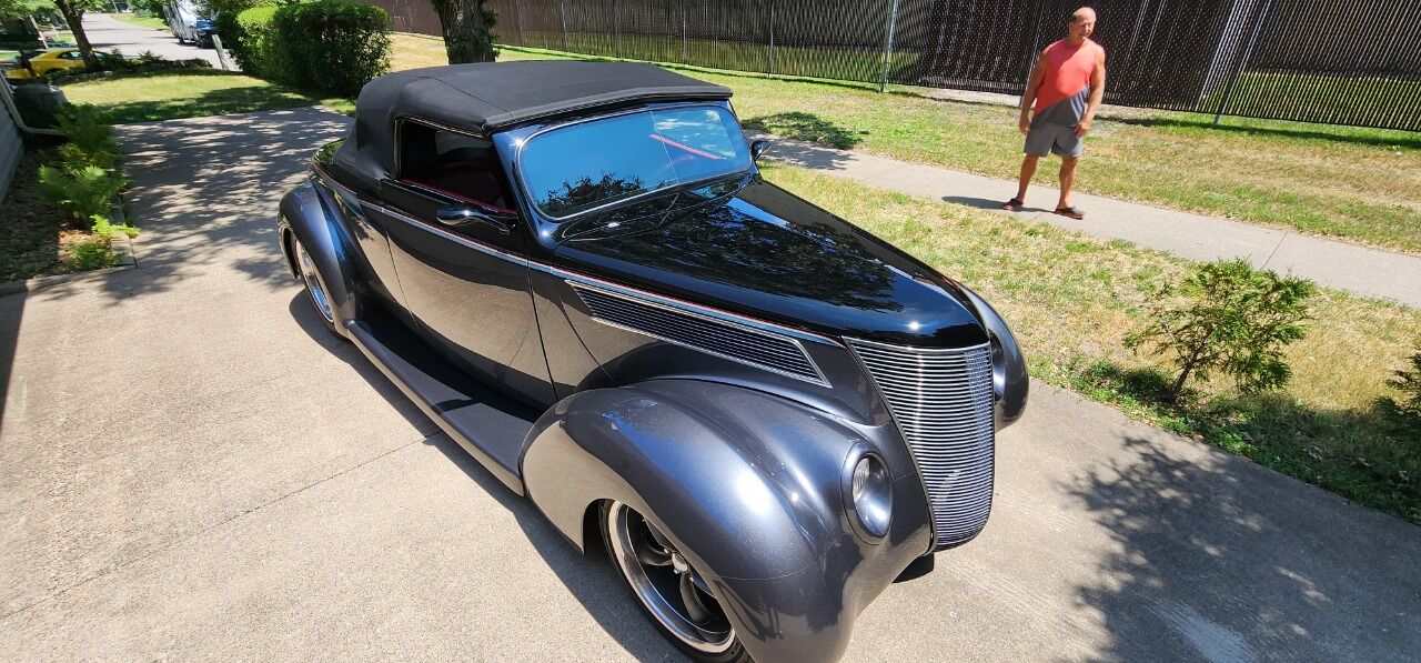 1937 Ford Roadster 13