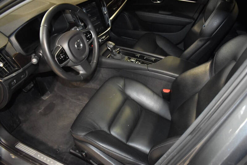 2017 Volvo S90 T5 Momentum