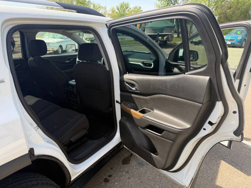 2017 GMC Acadia SLE-2