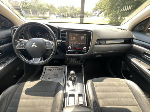 2020 Mitsubishi Outlander SE