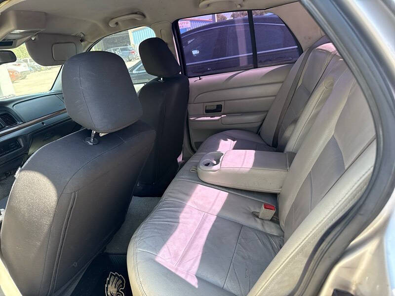 2005 Ford Crown Victoria LX