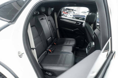 2023 Porsche Cayenne Coupe Platinum Edition