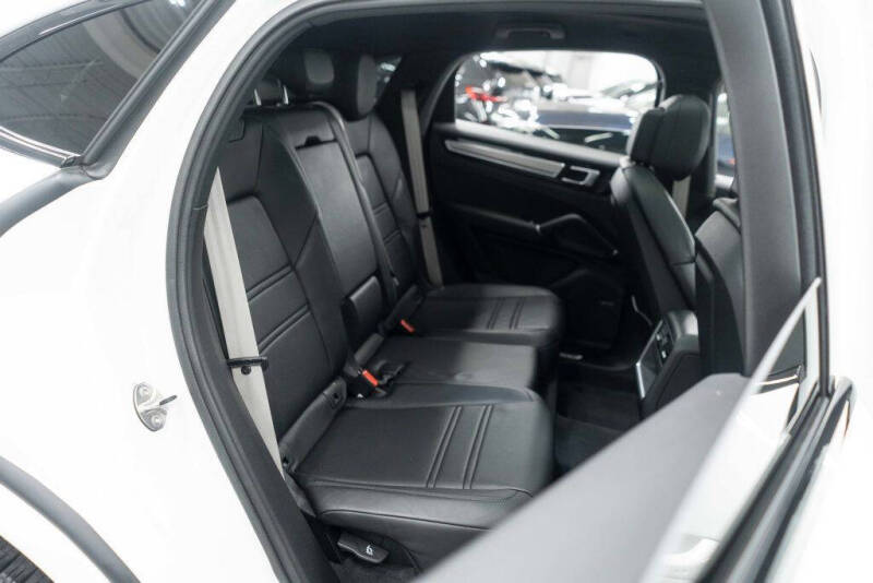 2023 Porsche Cayenne Coupe Platinum Edition