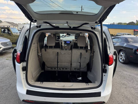 2017 Chrysler Pacifica Hybrid Platinum