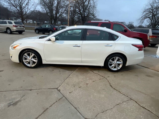 2015 Nissan Altima for sale at Auto Connection in Waterloo, IA