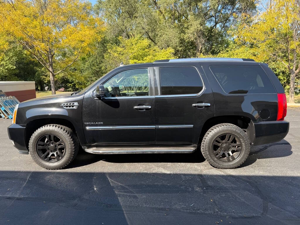 2011 Cadillac Escalade for sale at Deals & Trades in Aurora, IL