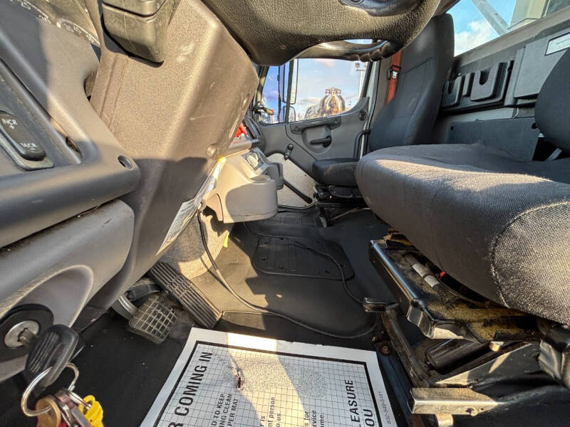 2015 Freightliner M2 106
