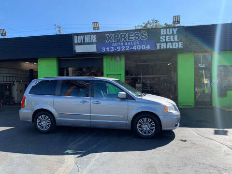 2014 Chrysler Town and Country for sale at Xpress Auto Sales in Roseville MI