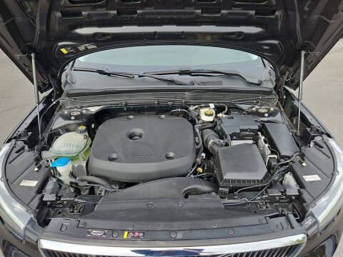 2022 Volvo XC40 T5 Momentum