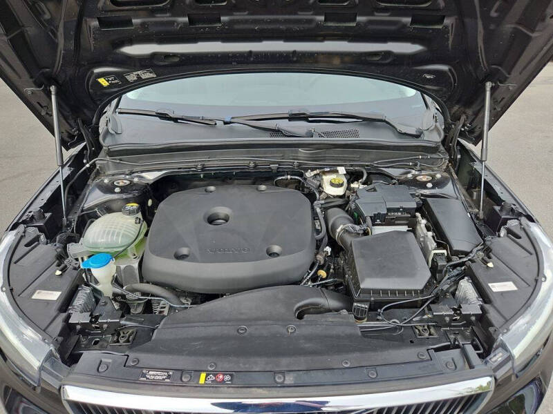 2022 Volvo XC40 T5 Momentum