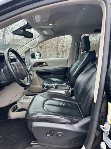 2017 Chrysler Pacifica Touring-L