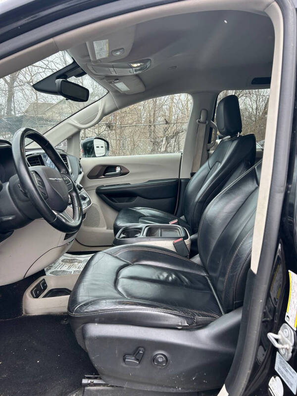 2017 Chrysler Pacifica Touring-L
