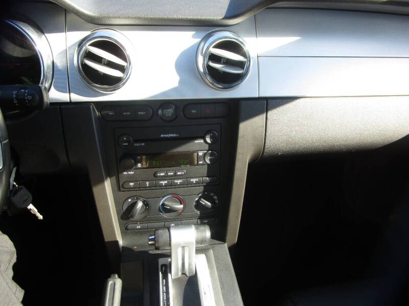 2005 Ford Mustang GT Deluxe