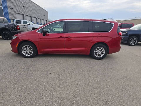 2025 Chrysler Pacifica Select