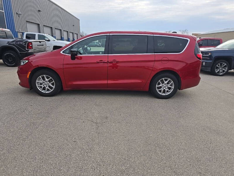 2025 Chrysler Pacifica Select