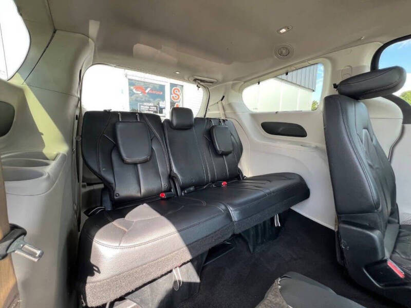 2017 Chrysler Pacifica Touring-L