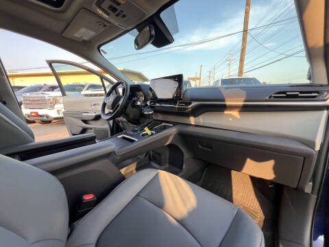 2021 Toyota Sienna XLE 8-Passenger