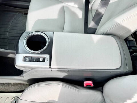 2014 Toyota Prius v Two