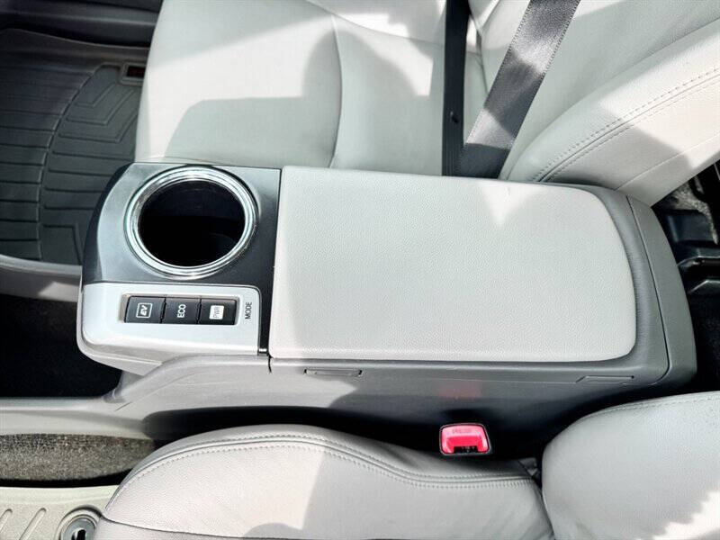 2014 Toyota Prius v Two