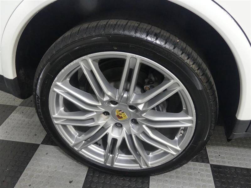 2017 Porsche Cayenne Platinum Edition