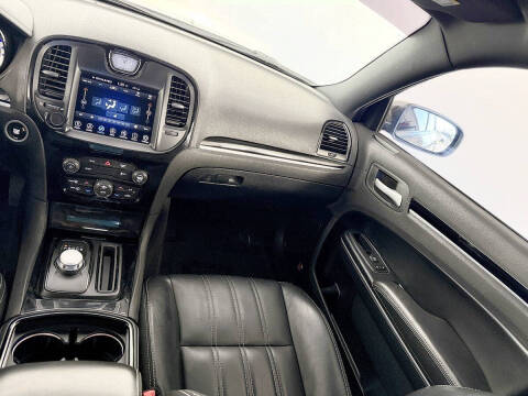 2017 Chrysler 300