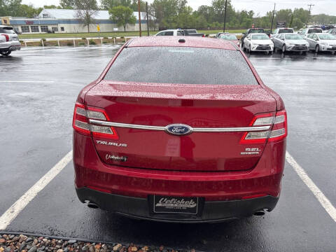 2018 Ford Taurus SEL