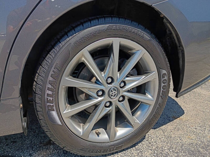 2015 Toyota Prius v Five