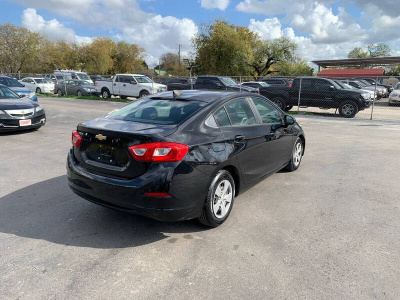 2017 Chevrolet Cruze LS photo 3