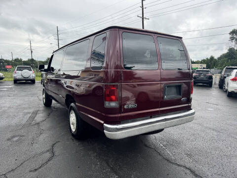 2004 Ford E-Series E-350 SD XLT