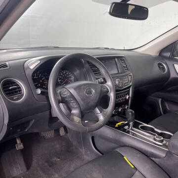 2017 Nissan Pathfinder SV