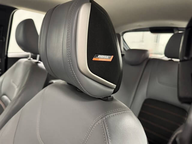 2022 Nissan Kicks SR